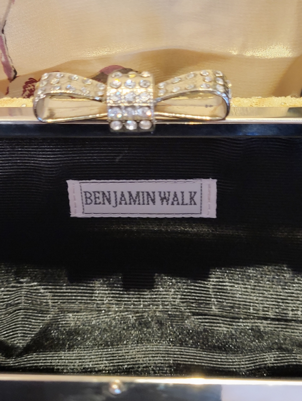 Benjamin Walk Beige Lace Evening Bag Chain Strap Rhinestone Bow Clasp - Picture 6 of 6